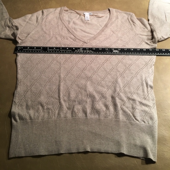 H & M Pullover V-neck sweater, SPRING SUMMER, Oatmeal BEIGE, Women’s Large - Picture 4 of 8